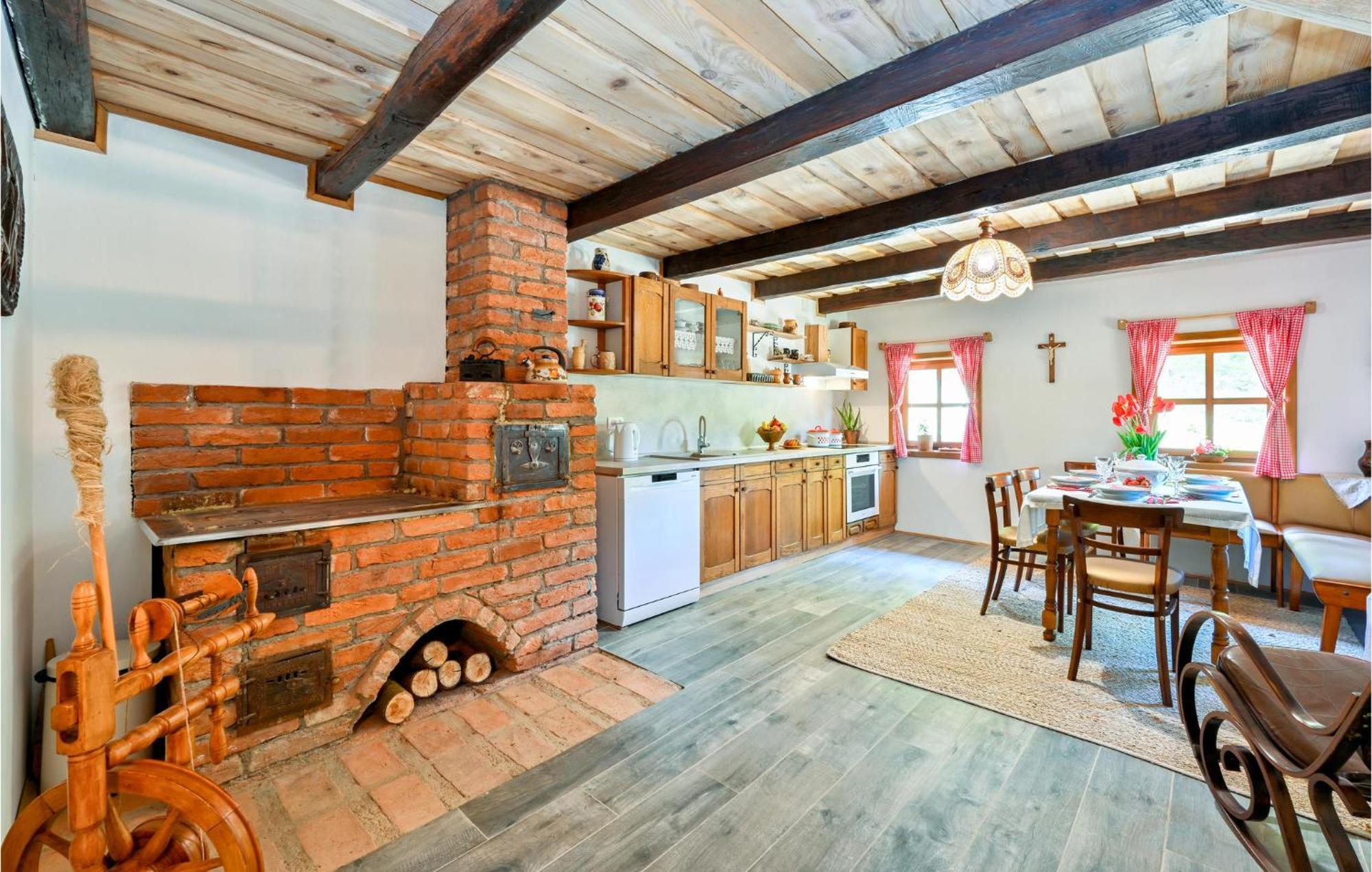 Pet Friendly Home In Varazdin Breg With Jacuzzi Exterior photo