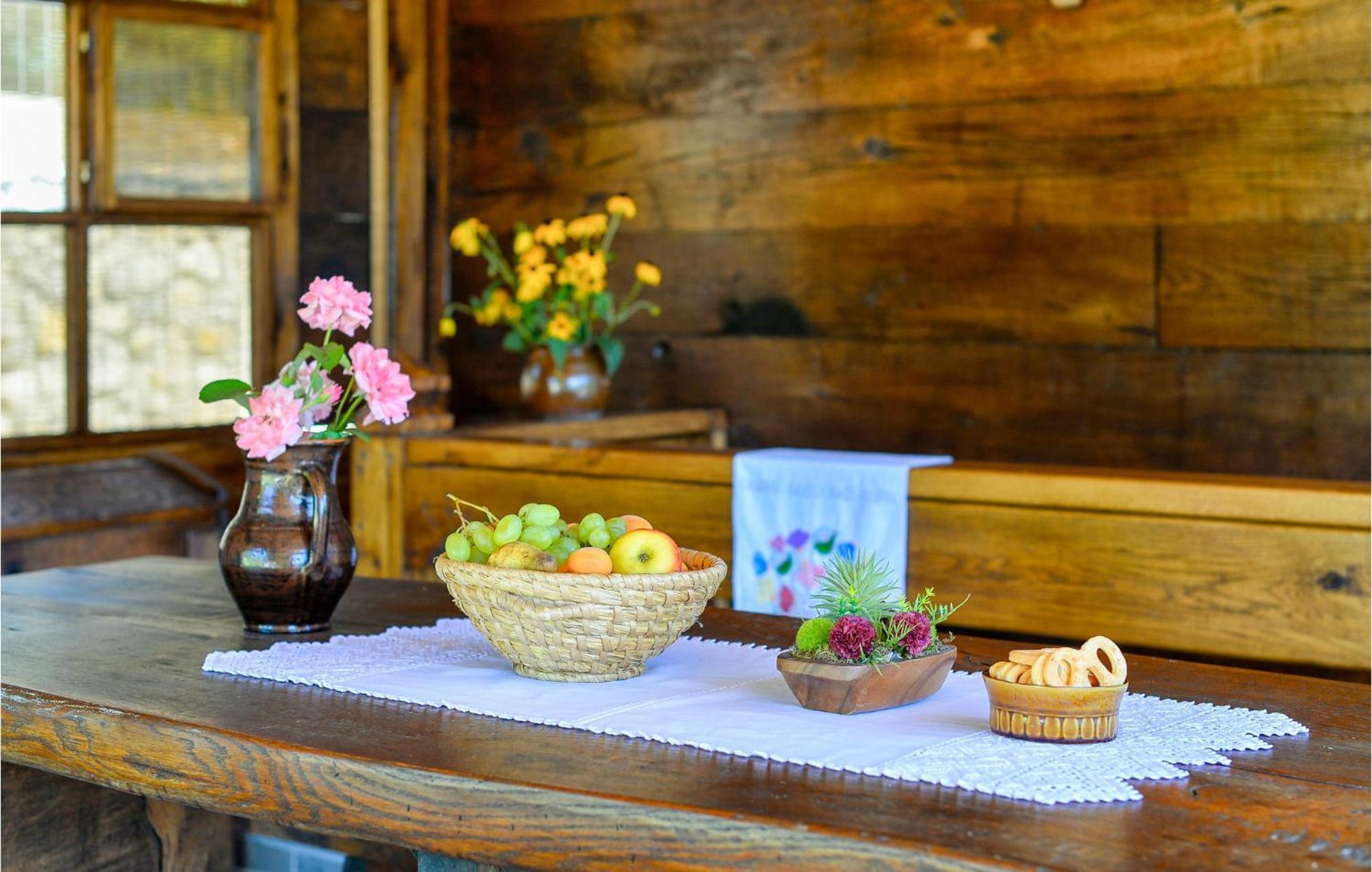 Pet Friendly Home In Varazdin Breg With Jacuzzi Exterior photo